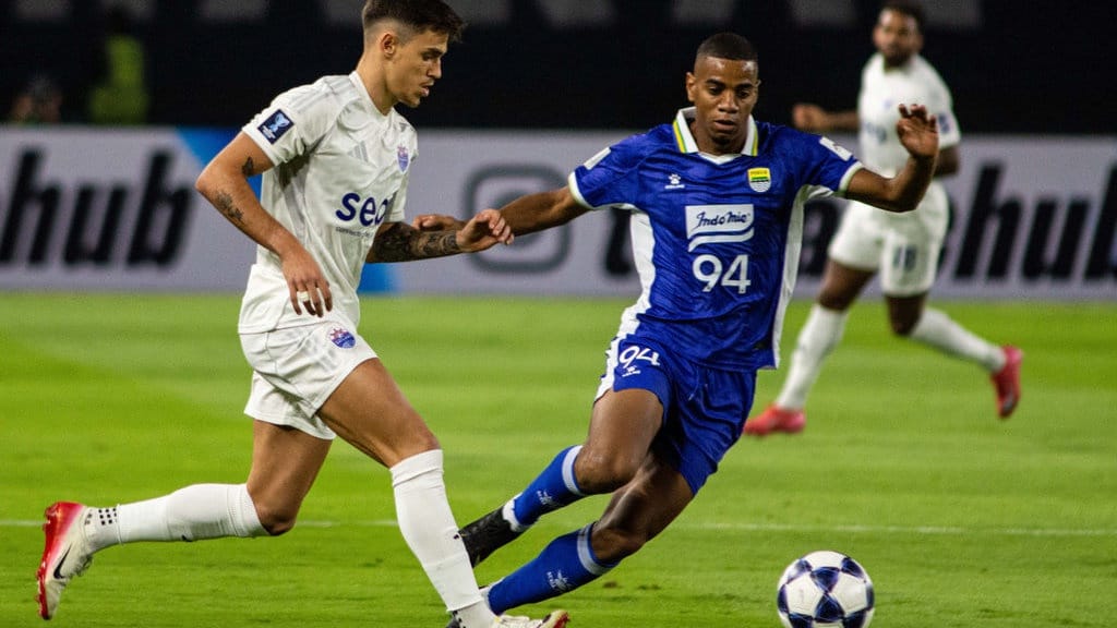 Meski Kalah Dramatis, Persib Bandung Tetap Kokoh di Puncak Klasemen Grup G ACL Two