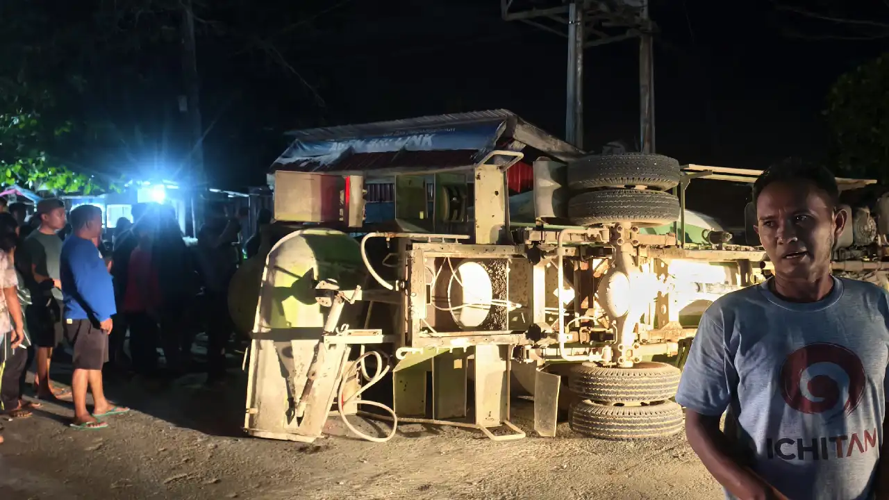 Mobil Drum Truk Molen di Wawonii Terguling, Seret  Motor Parkir hingga Satu Balita jadi Korban