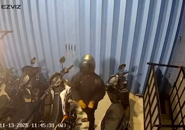 Viral, Pencurian Motor Honda CRF Terekam CCTV Picu Beragam Reaksi Warga Baubau