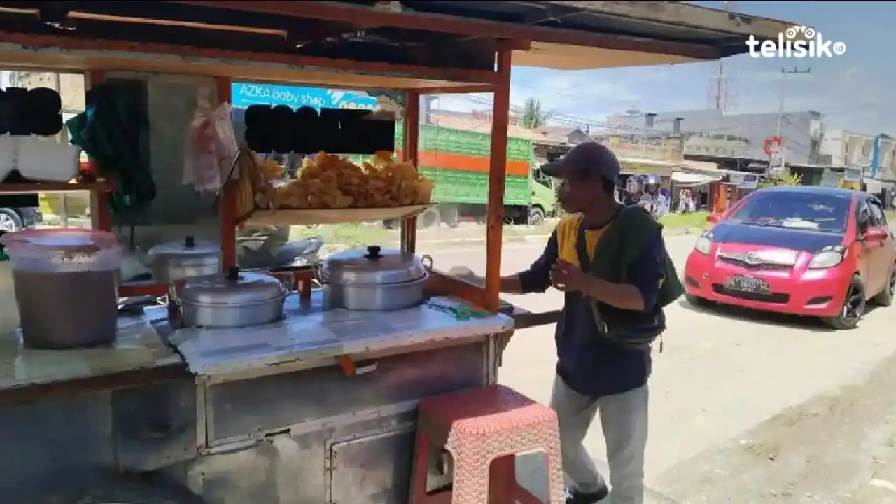Suka Duka Soleh, Pria Asal Garut Penjual Batagor Keliling di Kota Kendari