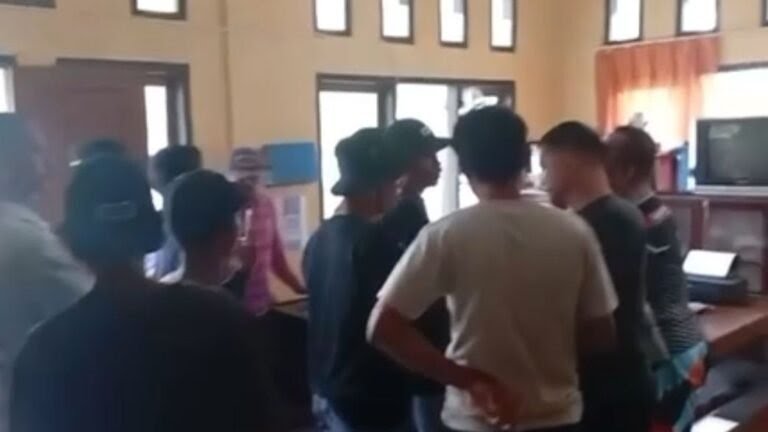 Video Warga Geruduk Polsek Binongko Wakatobi Viral, Kapolsek Diduga Pungli