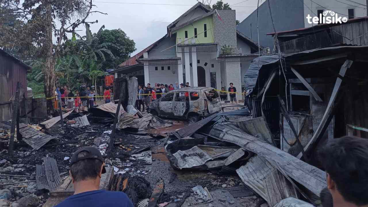 2 Kios dan 1 Mobil di Kendari Terbakar Usai Pembeli BBM Ditegur Saat Merokok
