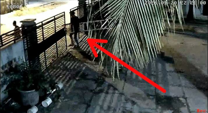 Dua Pemuda Terekam CCTV Curi Tangga di Indekost Pondok Kelapa Baruga Kendari