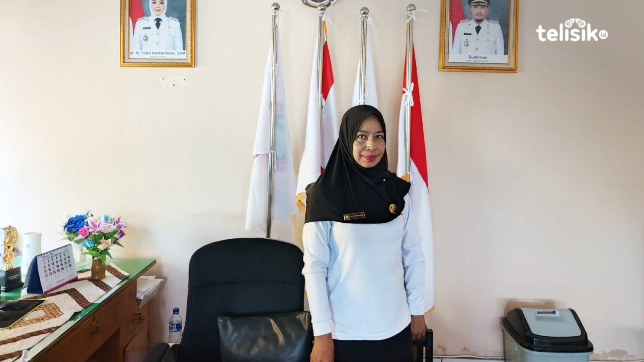 Profil Attia Yuliana Djamal: dari Pegawai Honorer Kini Jabat Kepala Sekolah