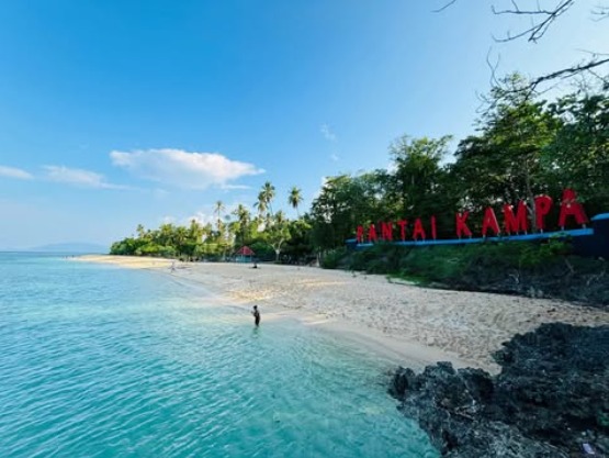 Sensasi Paddle Board di Pantai Kampa