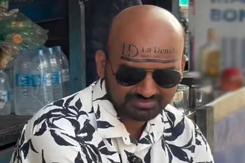 Unik: Manfaatkan Jidat Jadi Ruang Iklan, Pria Ini Raup Cuan Rp 9,4 Juta dari Kepala Botaknya