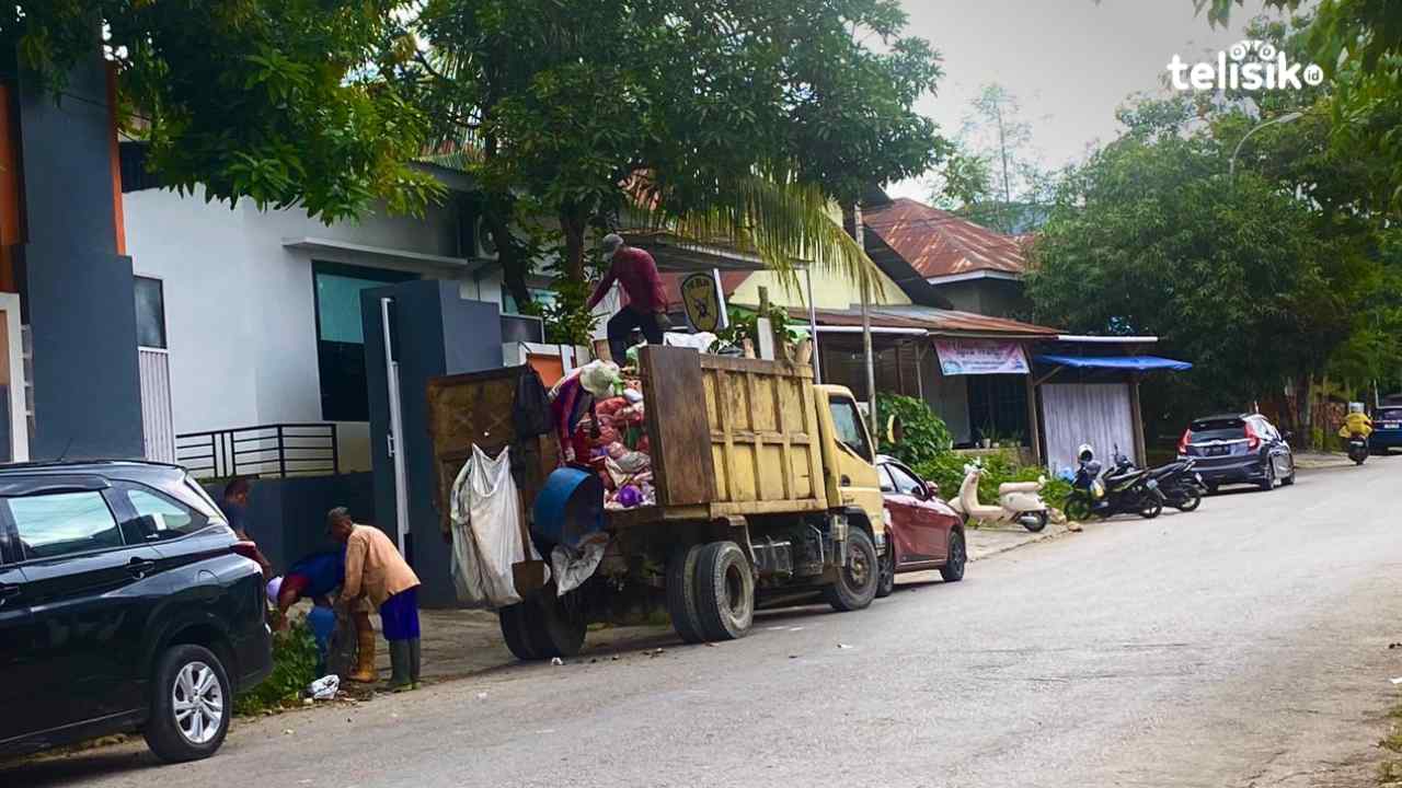 Warga Baubau Mengeluh di Medos Sampah Menumpuk, DLH Berkilah Belum Tersedia BBM untuk Armada