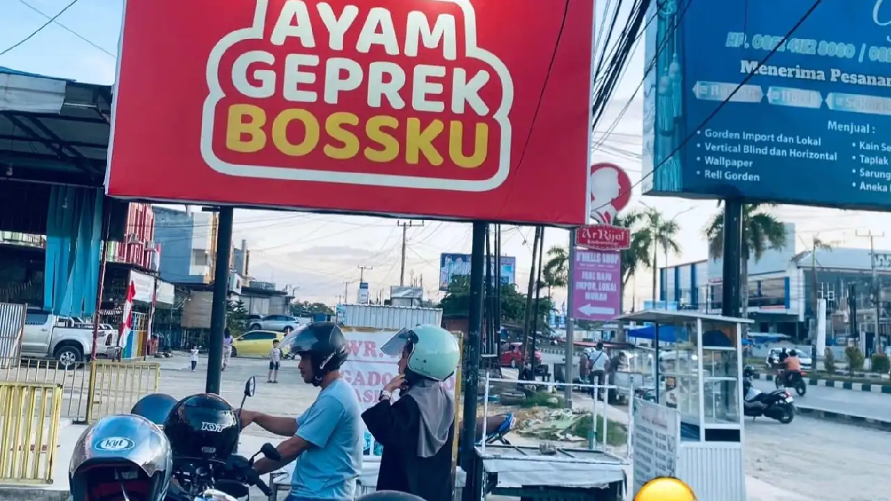 Ayam Geprek Bossku Buka Lowongan Kitchen Staff dan Staff Service di Kendari
