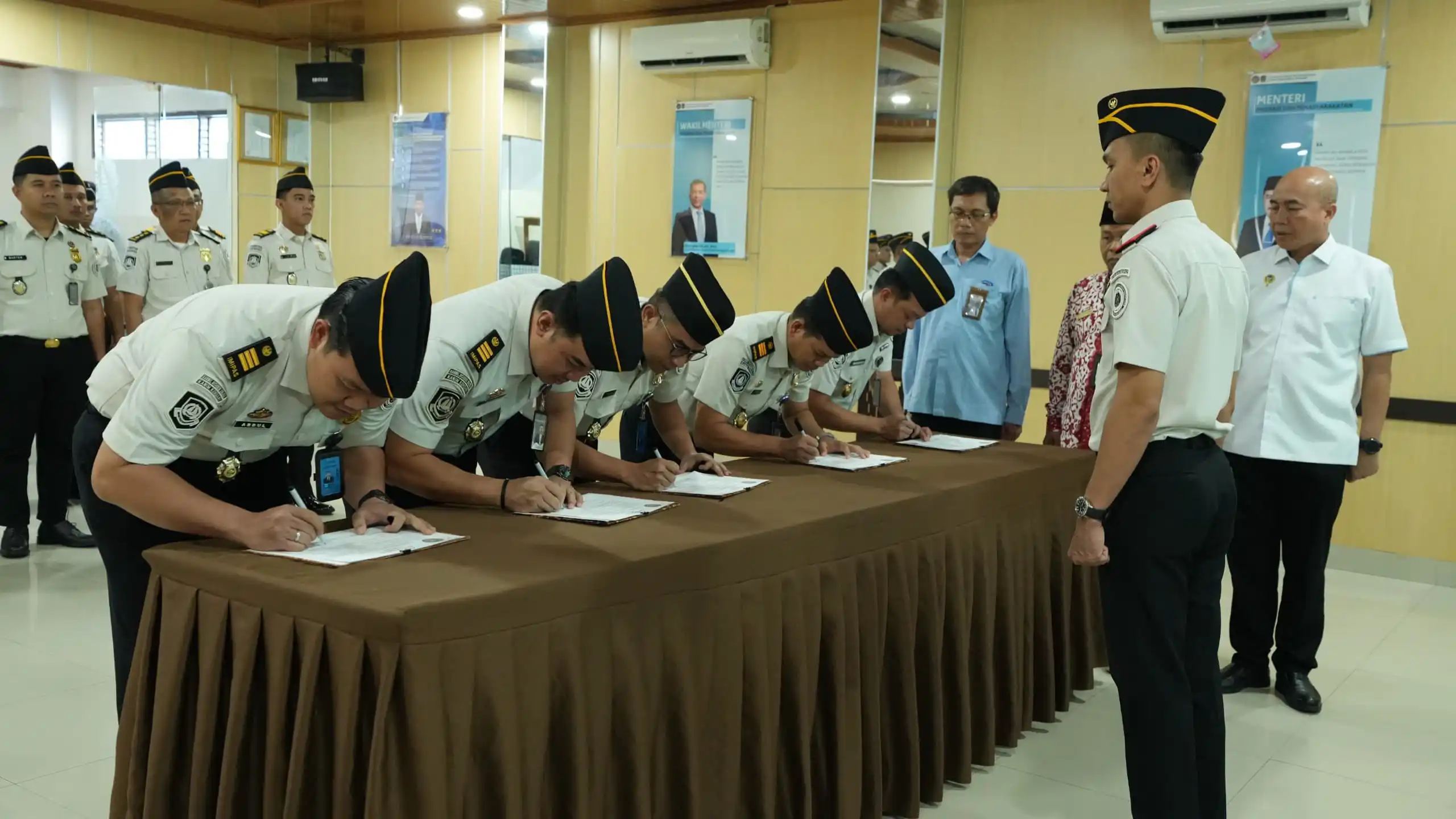 Imigrasi Kendari Teken Pakta Integritas, Perkuat Komitmen Menuju WBK dan WBBM