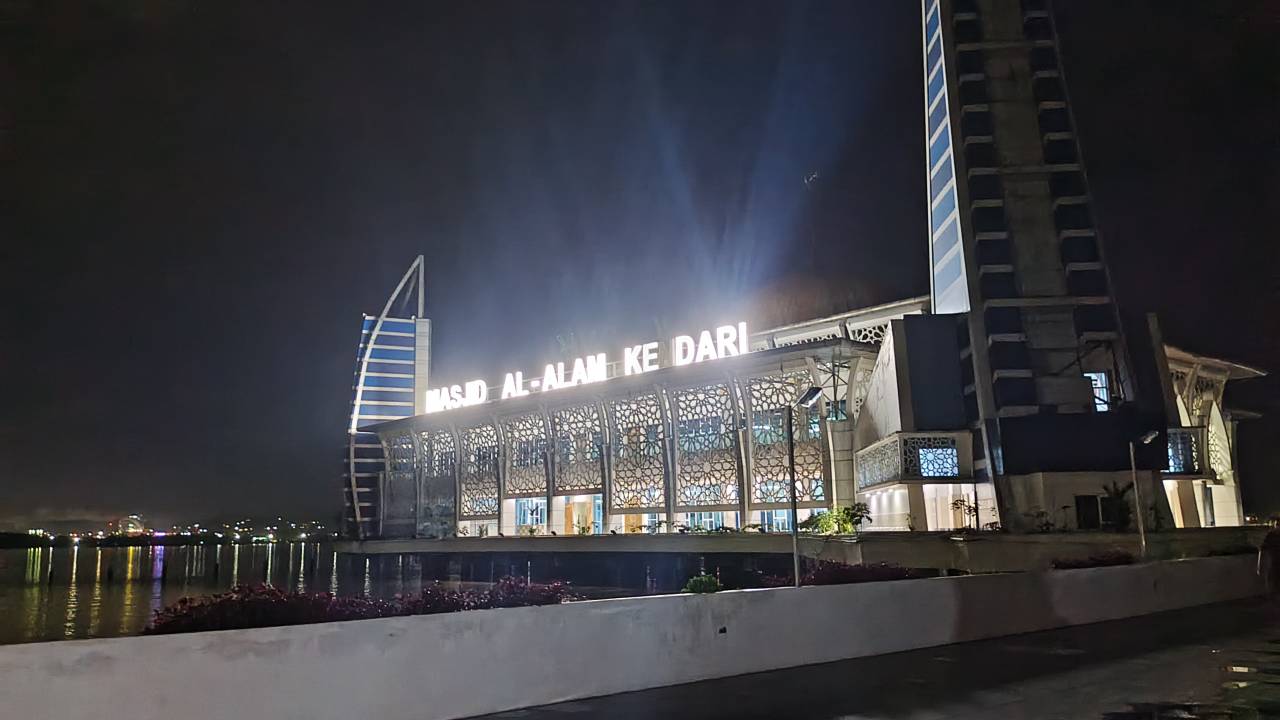 Mualaf Lokal: Resmi Mualaf, Warga Baruga Kendari Ini Rasakan Ketenangan Hati