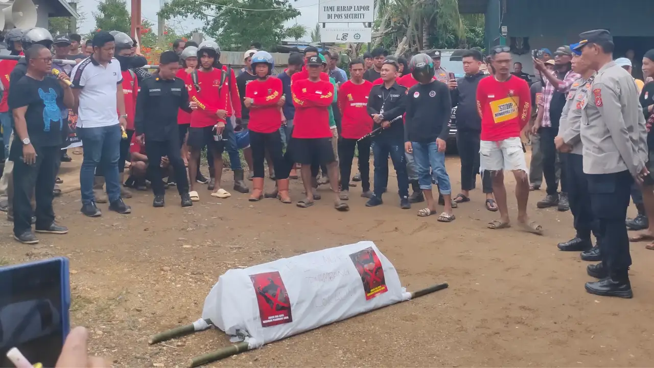 Puluhan Penambang Lokal Demo PT SLG di Pomalaa Kolaka, Tolak Kenaikan Royalti 15 USD