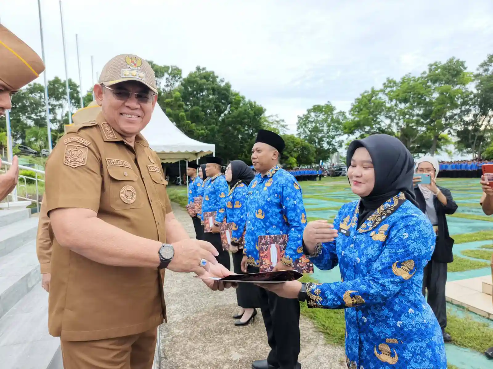 Ribuan Tenaga Honorer Kota Baubau Resmi Terima SK PPPK Paruh Waktu