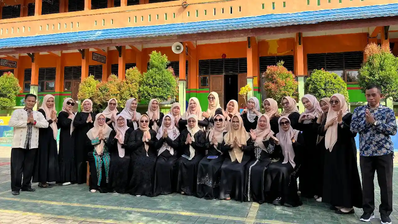 Sambut Ramadan, SDN 52 Kendari Gelar Pesantren Kilat dan Berbagi Sembako ke Siswa Kurang Mampu