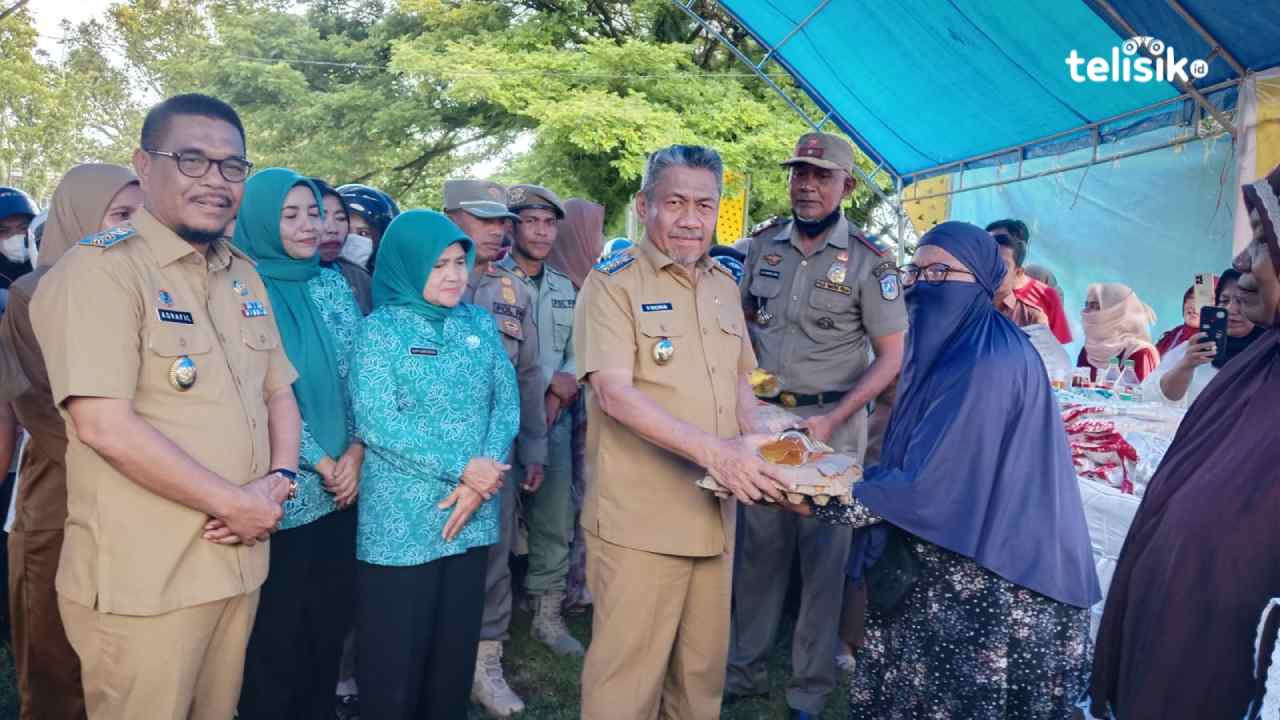 Emak-Emak Rebutan Borong Telur di Pasar Murah Pemkab Muna, Bupati Minta Beli Sesuai Kebutuhan