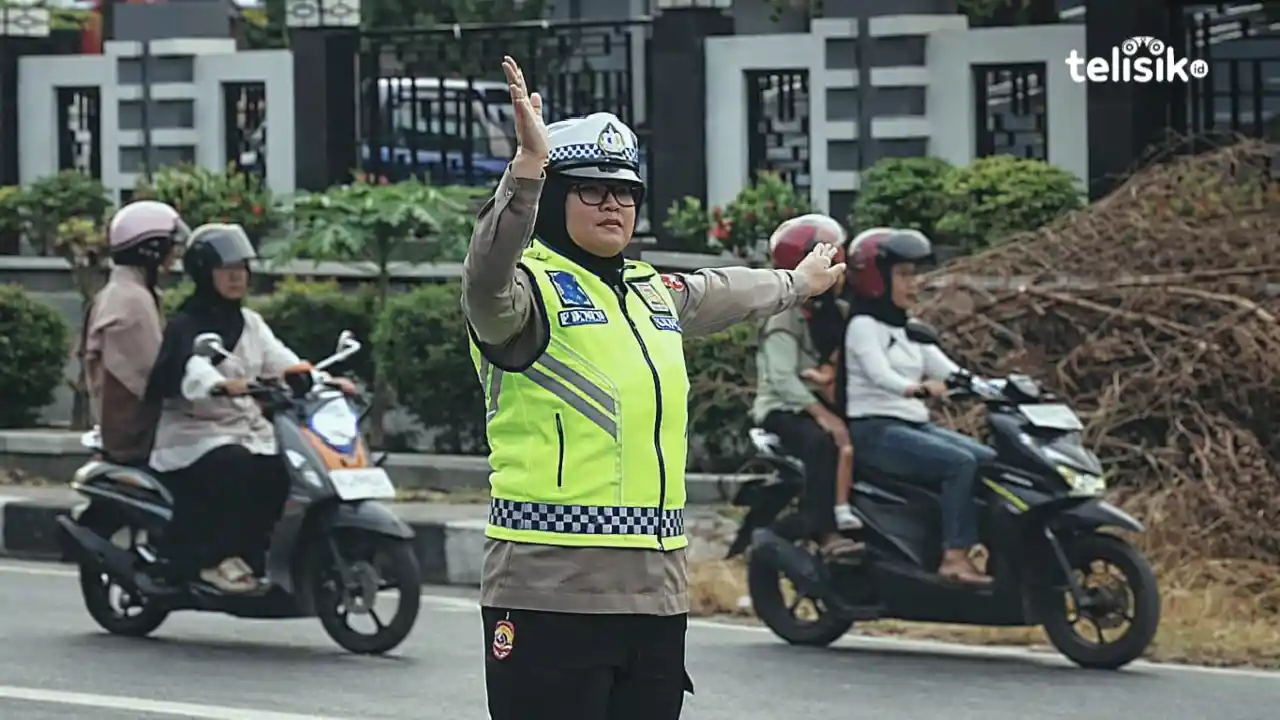 Foto Humanis: Tetap Puasa di Tengah Tugas Mengatur Lalu Lintas