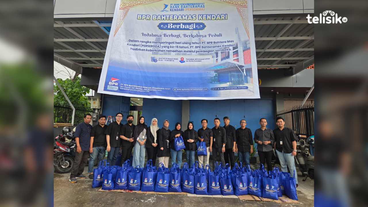 HUT ke-15 BPR Bahteramas Kendari Bagikan 210 Paket Sembako ke Warga