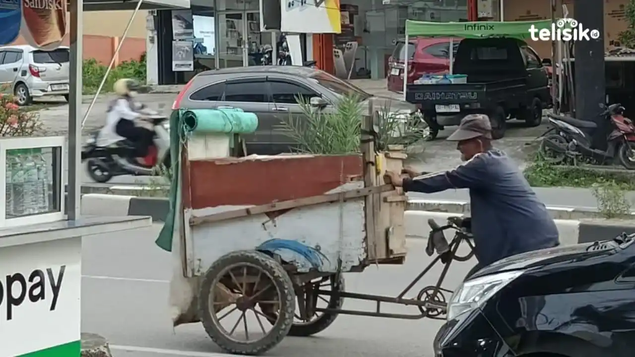 Kisah Suparno, Mencari Rezeki Ramadan di Tengah Padatnya Kota Kendari