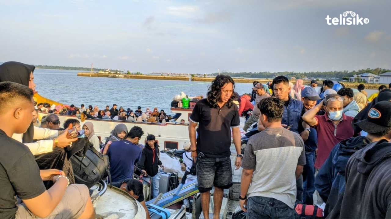 Puncak Arus Mudik di Pelabuhan Patinggu Wakatobi Capai 2000 Penumpang