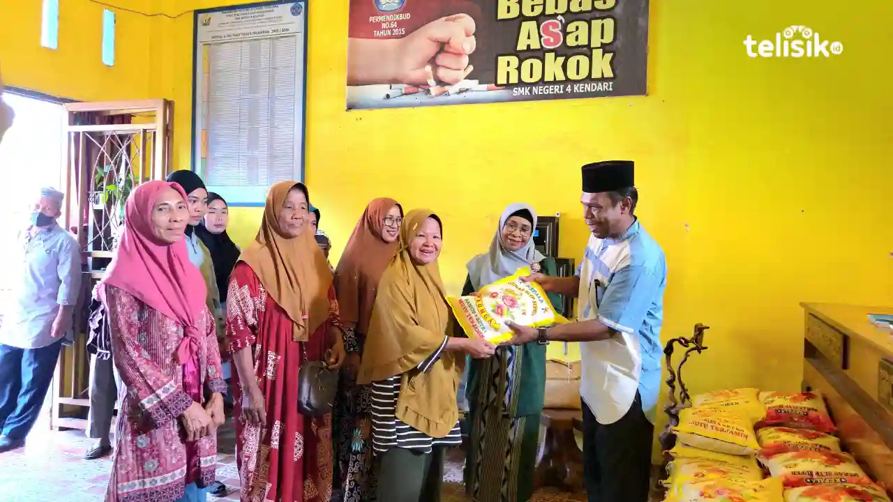 SMKN 4 Kendari Salurkan 750 Kg Beras untuk Orang Tua Siswa dan Warga Sekitar Lewat Program Berkah Ramadan