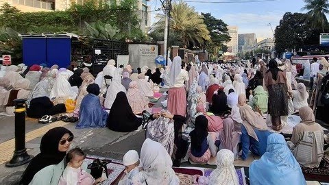Terlambat Salat Ied? Ini Hukum Menambah Rakaat bagi Makmum Masbuk Menurut Ulama