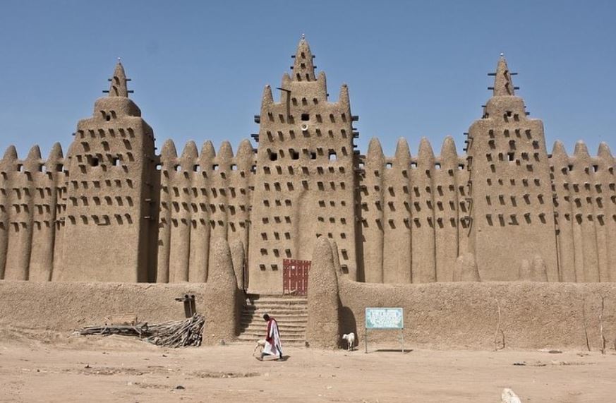 Unik: Dari Abad ke-13, Masjid Ini Dibangun dari Lumpur