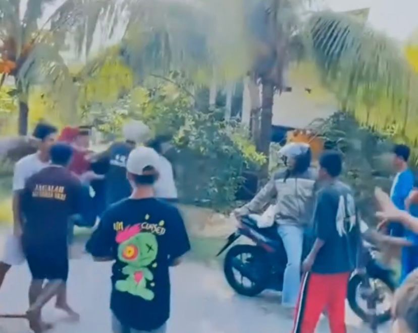 Viral Perang Sarung Dua Kelompok Remaja Berujung Perkelahian di Pasarwajo Buton