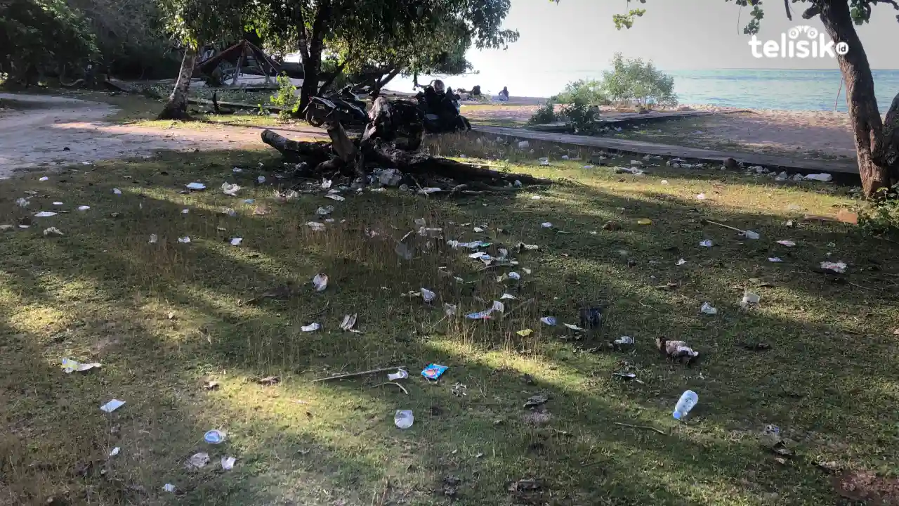 10 Hari Pasca Lebaran, Sampah Berserakan di Pantai Kampa Konawe Kepulauan Dikeluhkan Pengunjung