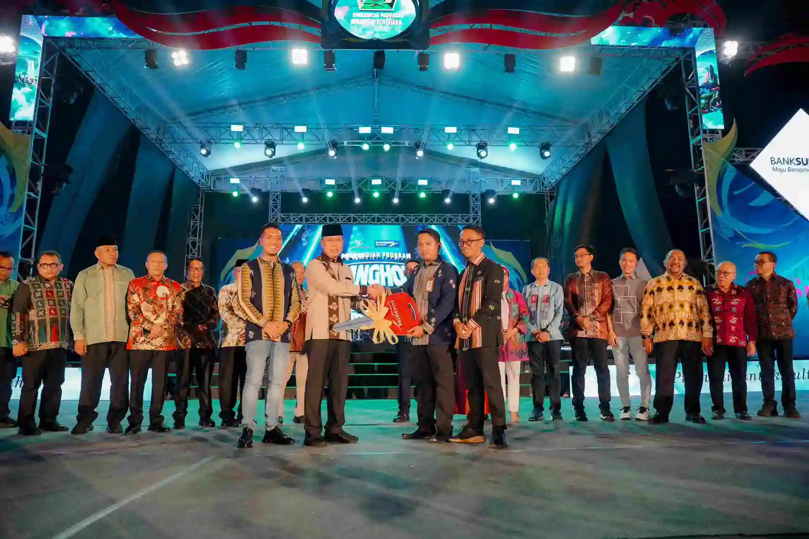 Bertabur Hadiah, Bank Sultra Sukses Gelar Puncak Undian BANGHOKI di HUT ke-62 Sulawesi Tenggara