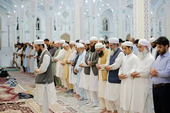 Imam Memanjangkan Bacaan Salat Berjamaah, Begini Hukumnya Menurut Sunnah dan Ulama