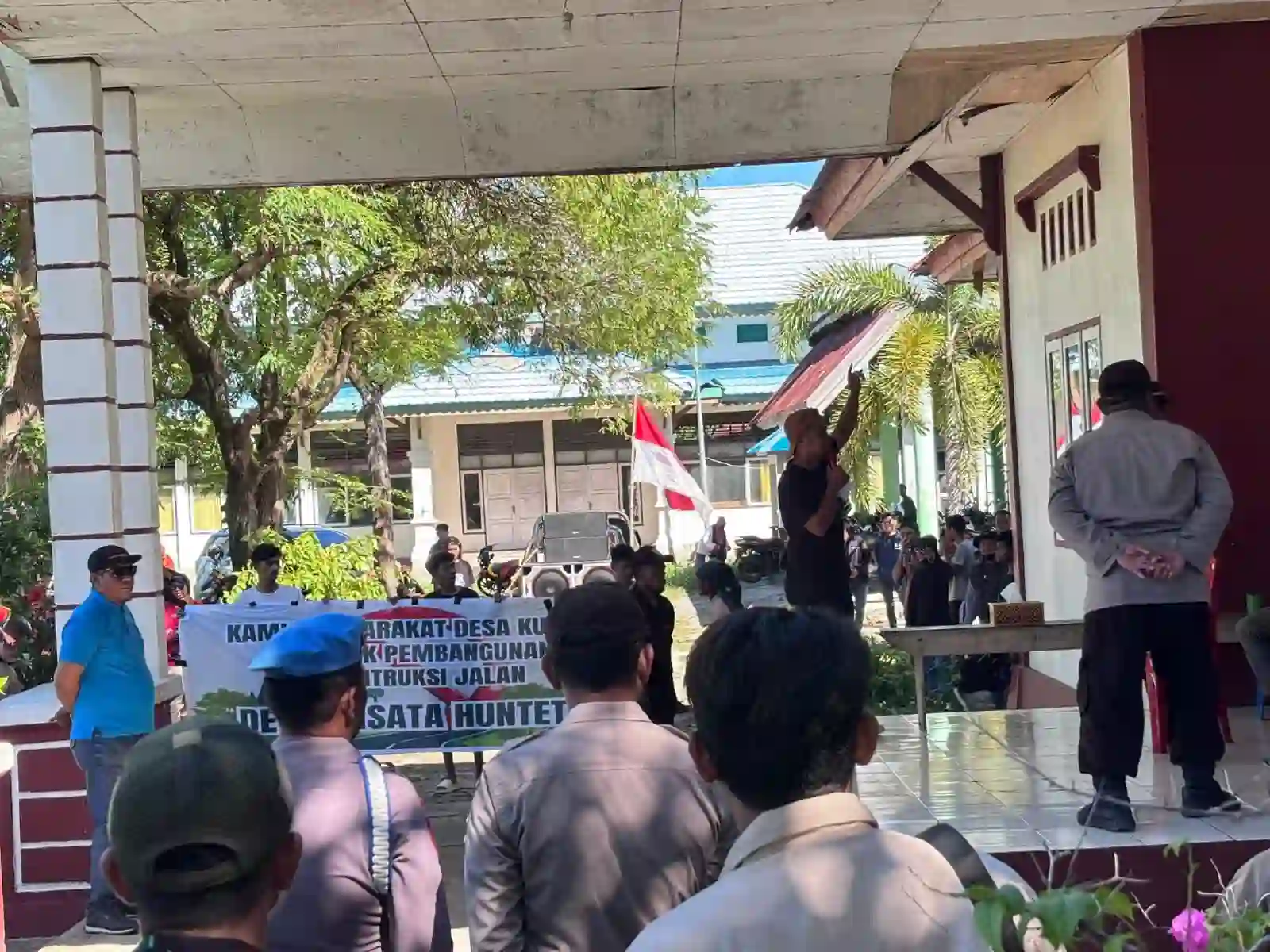 Masyarakat Kulati Wakatobi Demo Tolak Proyek Jalan Tanpa Sosialisasi