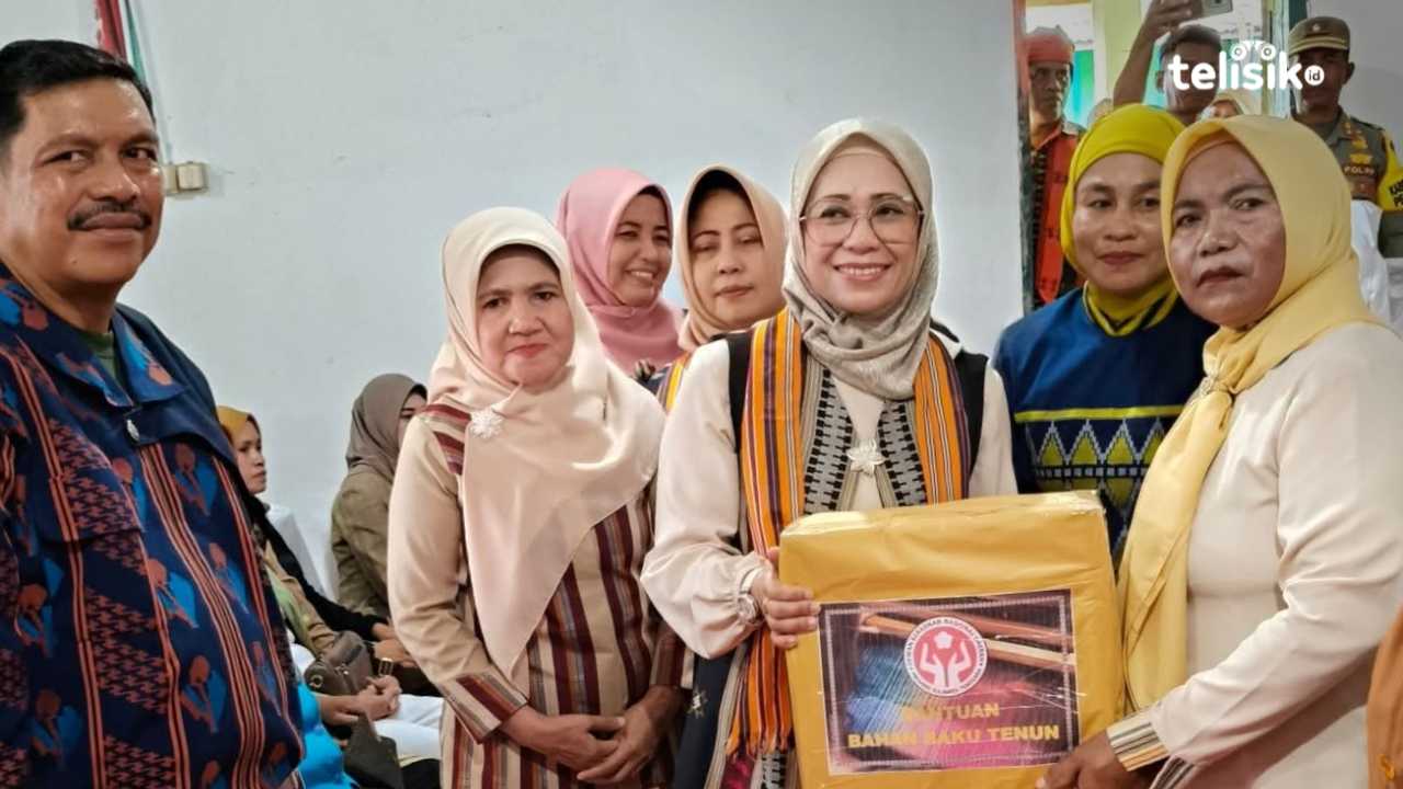 Pemkab Muna Pamerkan Produk UMKM dan Bupati Ikut Lomba Nyanyi di HUT ke-62 Sultra