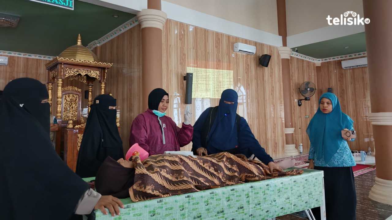 Puluhan Warga Wundumbatu Kendari Dilatih Cara Mengurus Jenazah