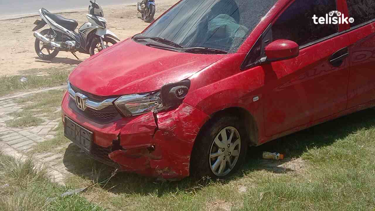 Sopir Diduga Mabuk, Mobil Serempet Pengendara Lain dan Hantam Batu di Jembatan Teluk Kendari