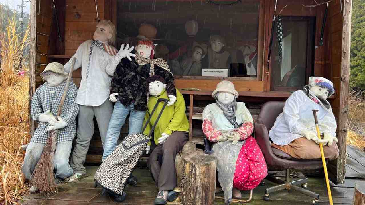 Unik: Tak Ada Anak Lahir 20 Tahun, Desa Ini Kini Dihuni Ratusan Boneka