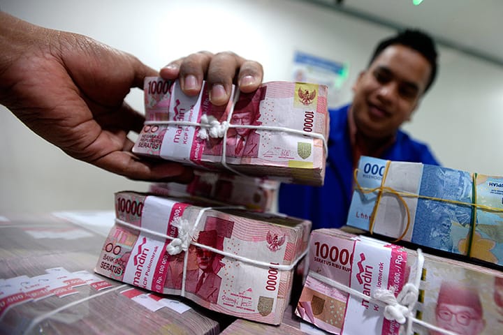 Rupiah Kembali Jatuh ke Angka Rp 17.900, Berikut Alasannya
