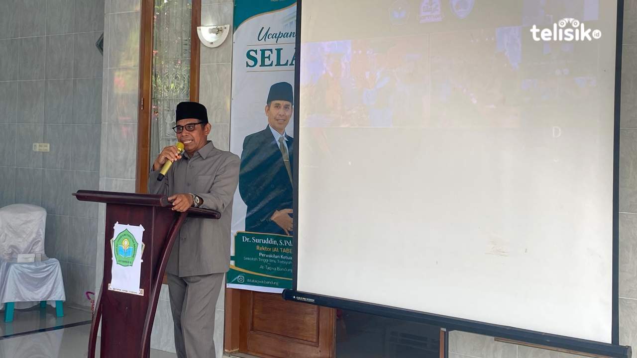 Di Tengah Polemik STAI Wakatobi 25 Mahasiswa Diwisuda di Rumah Suruddin