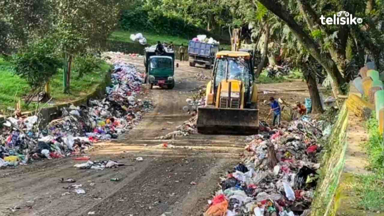 Jalur Truk TPAS Puuwatu Dipenuhi Sampah hingga Menggunung, Pemkot Kendari Turunkan 6 Alat Berat