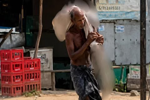 Pria di India Bawa Kerangka Kakaknya ke Bank untuk Cairkan Tabungan