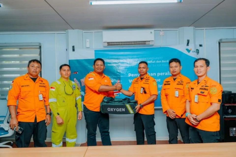 PT Vale Serahkan Alat Water Rescue ke Pos SAR Kolaka dan Perkuat Kesiapsiagaan Bencana