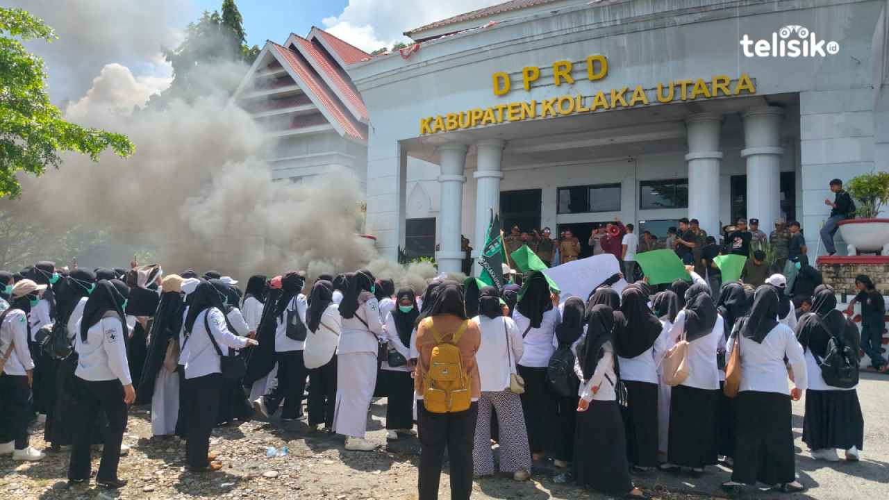 Ratusan PPPK Paruh Waktu Nakes Demo DPRD Kolaka Utara, Tolak Gaji Rp 250 Ribu per Bulan