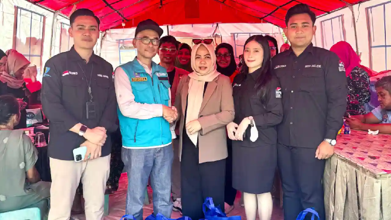 Wujud Kepedulian, BPR Bahteramas Kendari Serahkan Bantuan Logistik untuk Korban