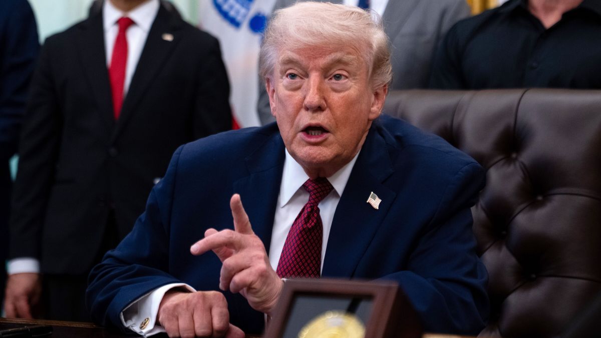 Trump Kenakan Tarif Impor Baru untuk RI, Rupiah Langsung lemah Rp 17.725 per Dollar AS
