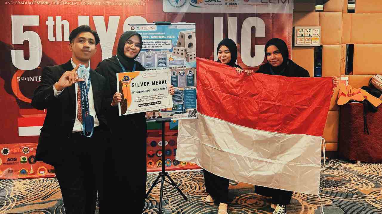 Mahasiswa UHO Kendari Raih Medali Perak di Malaysia Lewat Inovasi Terumbu Karang Ramah Lingkungan