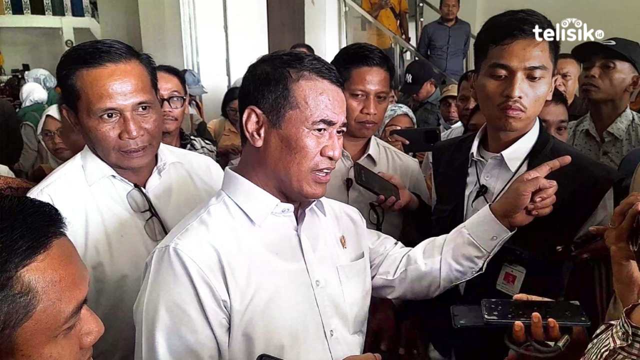 Mentan RI Singgung Pesta Babi Tanggapi Pertanyaan Mahasiswa UHO Kendari Asal Papua