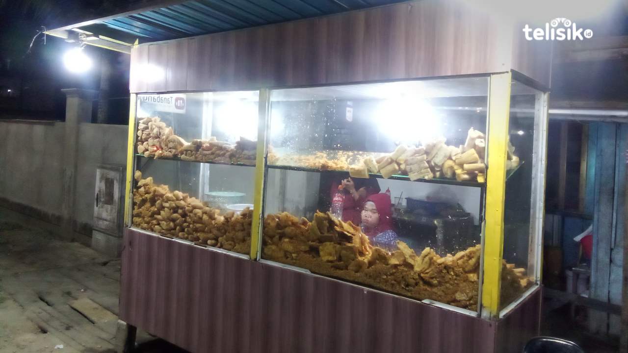 Pasutri di Kendari Bertahan 20 Tahun Jual Camilan Gorengan