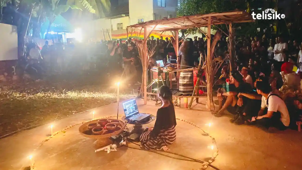 Ratusan Warga Meriahkan Pawai Padamara Kande Yi Sora di Kota Baubau