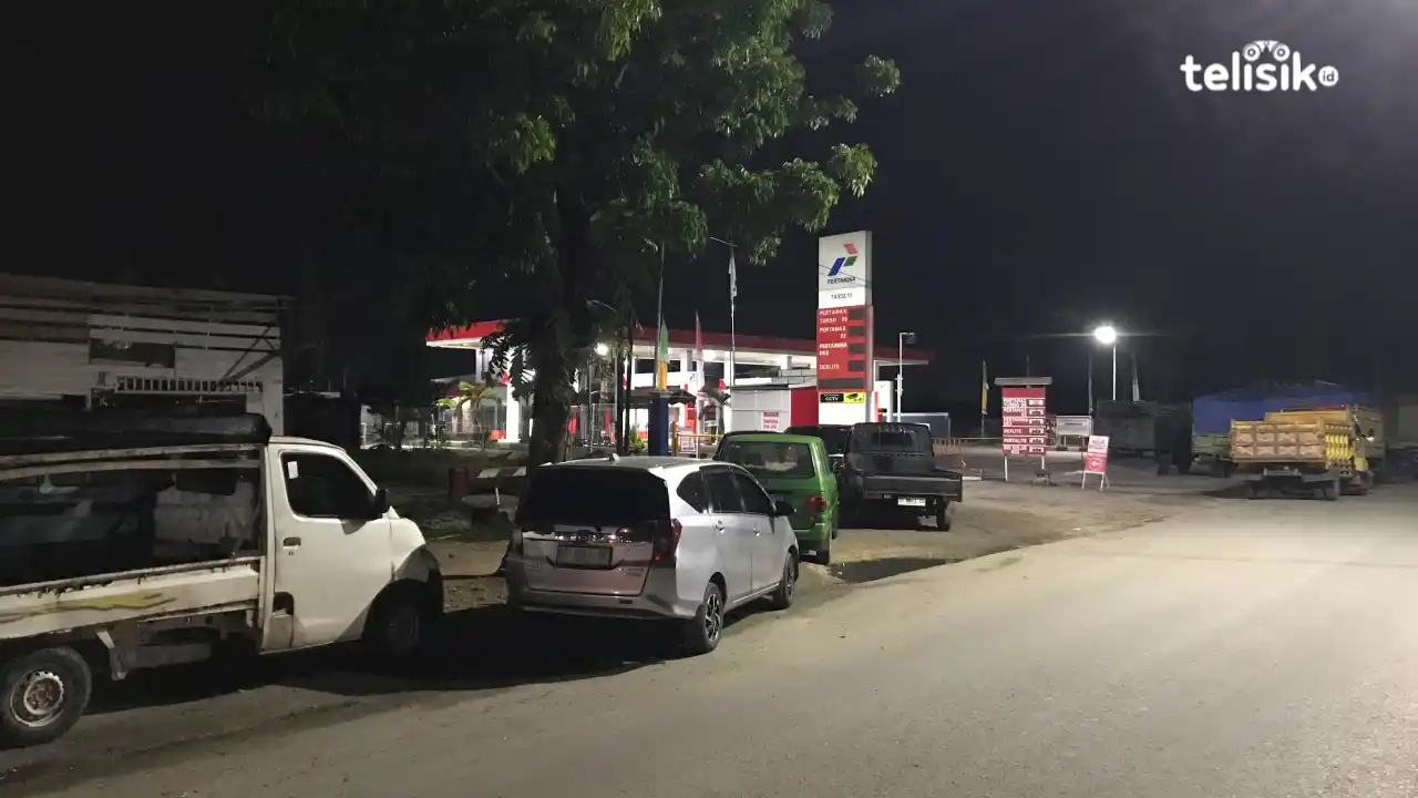 Demi Dapat Pertalite, Pengendara di Kendari Rela Datang Antre Pukul 01.00 Wita