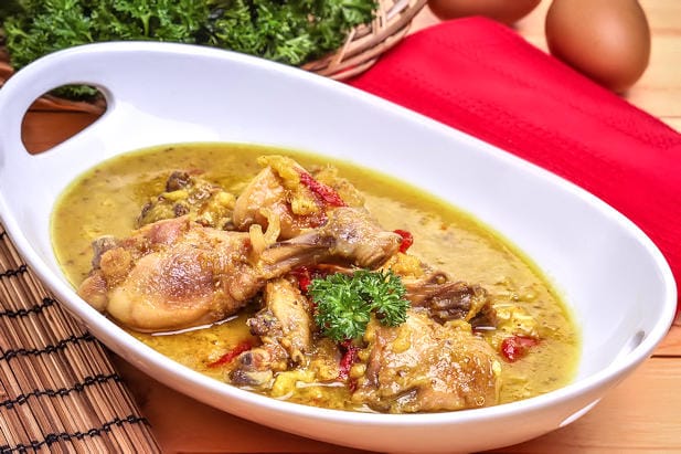 Tiga Olahan Ayam Kuah Santan Jadi Inspirasi Menu Makan Keluarga