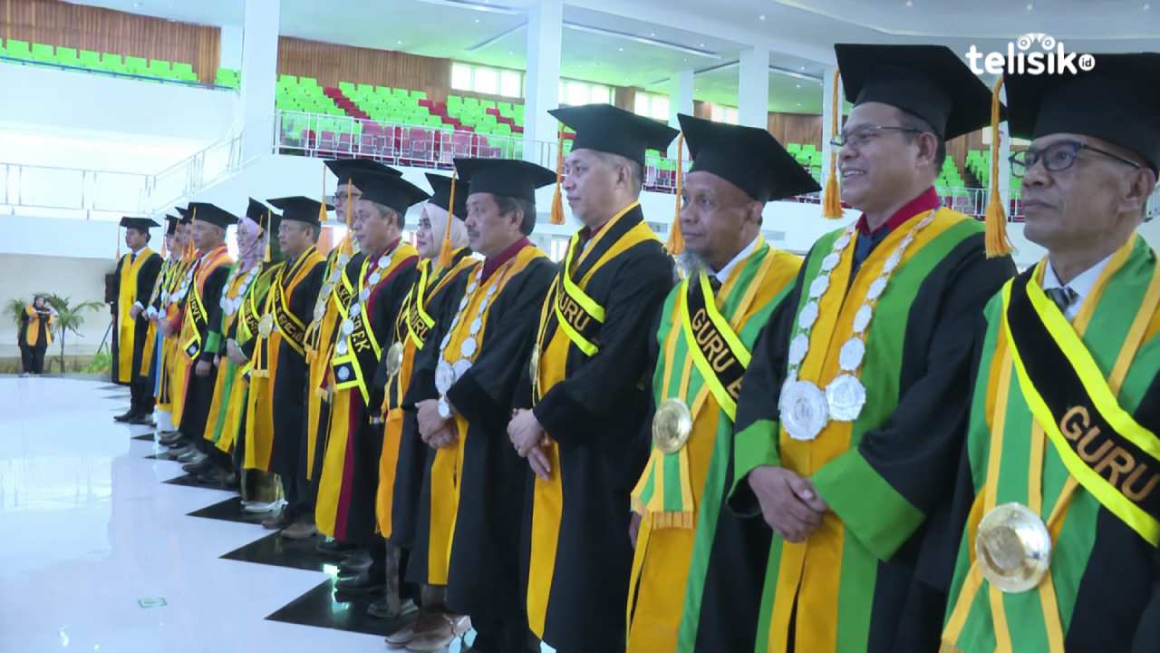 UHO Kukuhkan 8 Guru Besar Baru, Kini Capai 170 Orang