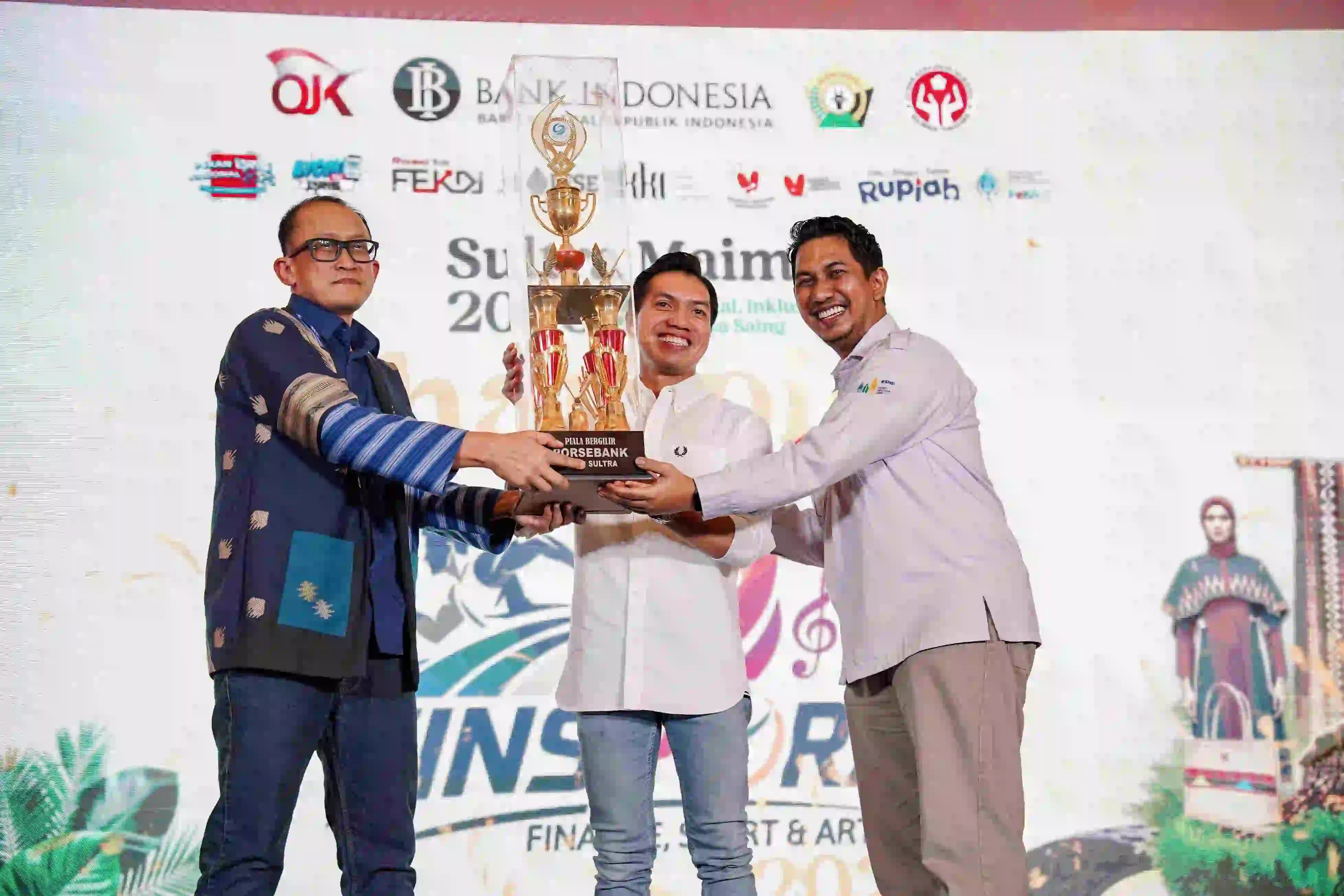 Bank Sultra Sukses Raih Juara Umum dan Piala Bergilir Finspora 2026